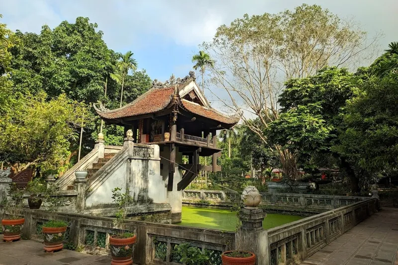 Sản phẩm Chua mot cot ngoi chua co kien truc doc dao nhat dong nam a — Công Ty TNHH Du Lịch Sovaba — MST 3101099382