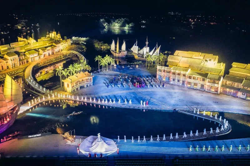 Sản phẩm Show ky uc hoi an bua tiec thi giac dac sac giua pho co — Công Ty TNHH Du Lịch Sovaba — MST 3101099382