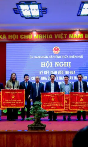 Sản phẩm z5714653666005_904ee5ad5f4824eee1fc0a0b89c0a51f 300x500 — Công Ty Cổ Phần Du Lịch DMZ — MST 3300560304
