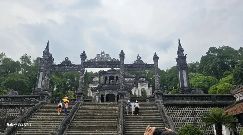 Sản phẩm tour hue 1 ngay lang khai dinh — Huế Smile Travel - Công Ty TNHH Thương Mại Và Du Lịch Nụ Cười Huế — MST 3301089511