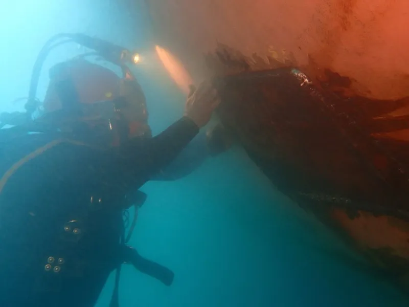 Sản phẩm Diver at work scaled 1 1024x768 — Công Ty TNHH Dịch Vụ Hàng Hải Trí Tín — MST 3502393938