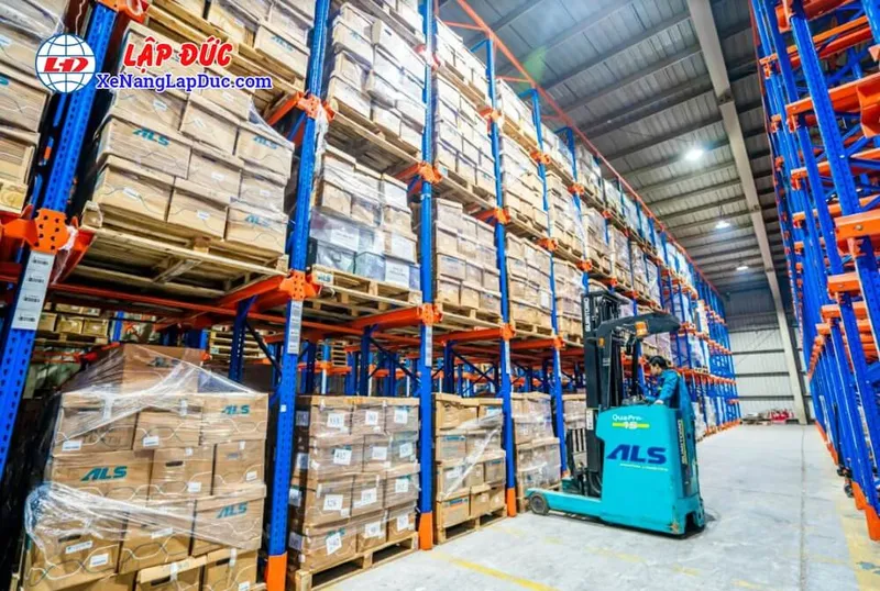 Sản phẩm Xe nang trong kho hang trung tam 3 — Công Ty TNHH Sản Xuất Thương Mại Dịch Vụ Lập Đức — MST 3600668845