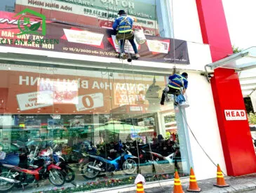 Sản phẩm dich vu ve sinh alu cua hang showroom 365x275 — Công Ty TNHH Giải Pháp Sạch Và Xanh — MST 3603215402
