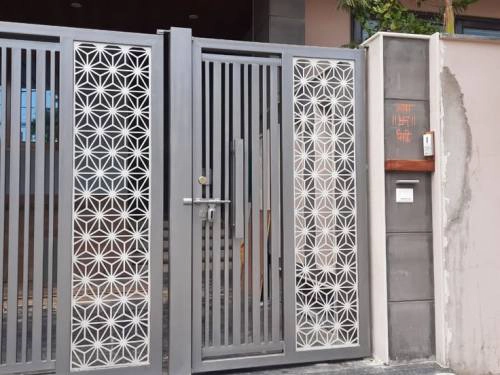 Sản phẩm cong sat cnc kd283 mau cong nan hoa hien dai sang trong cho nha pho — Công Ty TNHH Thép Kim Đồng — MST 3603389818