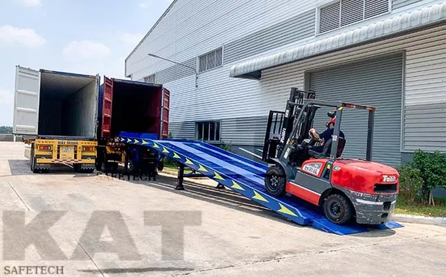 Sản phẩm cau dan xe nang len container 02 1 — Thiết Bị Nâng Hạ Kat - Công Ty TNHH Thương Mại Kỹ Thuật Kat — MST 3603471318