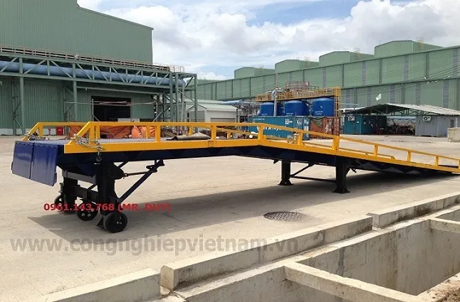 Sản phẩm cau dan xe nang len container NH EQUIPMENT.JPG — Thiết Bị Nâng Hạ Nhật Huy - Công Ty TNHH Thiết Bị Công Nghiệp Nhật Huy — MST 3603634918