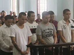 Sản phẩm 20170726122902khachdivutruongbidanhchetvikhongtranamnganguixe02 8319_254x192 — Bảo Vệ Hoàng Gia Việt - Công Ty TNHH Dịch Vụ Bảo Vệ Hoàng Gia Việt — MST 3603676107