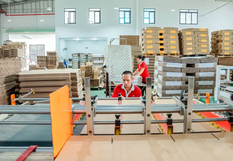 Sản phẩm Quy trinh dan thung carton scaled — Thùng Carton Nhất Tín An - Công Ty TNHH Bao Bì Nhất Tín An — MST 3603836664