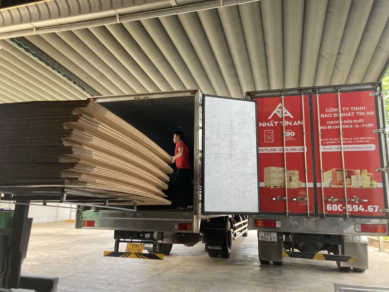 Sản phẩm vannj chuyen thung carton scaled — Thùng Carton Nhất Tín An - Công Ty TNHH Bao Bì Nhất Tín An — MST 3603836664