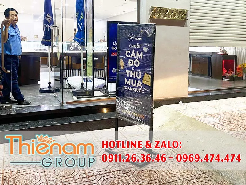 Sản phẩm thi cong bang chan standee he thong pnj1 — Công Ty TNHH Mỹ Thuật Thiên Nam Group — MST 3603933058