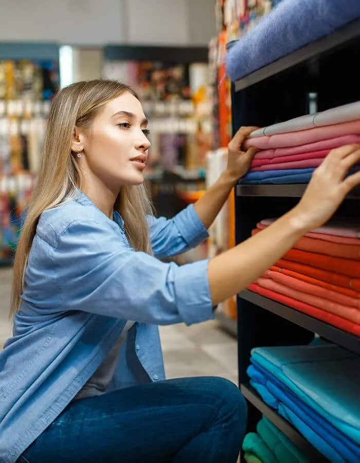 Sản phẩm saleswoman measures fabric in textile store Z5W4B3B 1.CXYJ8xhI_Z1MCUKP — Interchina Management - Công Ty TNHH Interchina Management (Việt Nam) — MST 3700481921