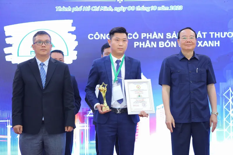 Sản phẩm nhan thuong hieu uy tin — Phân Bón Đất Xanh - Công Ty Cổ Phần Sản Xuất Thương Mại Phân Bón Đất Xanh — MST 3700773346