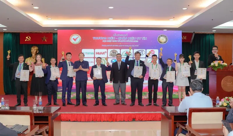 Sản phẩm thuong hieu dat xanh uy tin — Phân Bón Đất Xanh - Công Ty Cổ Phần Sản Xuất Thương Mại Phân Bón Đất Xanh — MST 3700773346