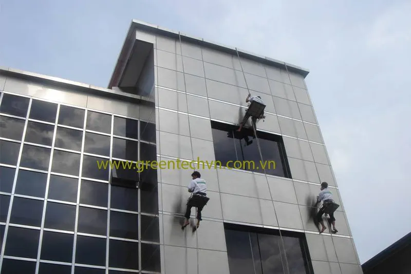 Sản phẩm Dich vu lau kinh toa nha — Công Ty Cổ Phần Dịch Vụ Công Nghệ Xanh — MST 3700798196