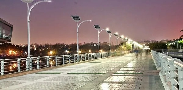 Sản phẩm den duong led nang luong mat troi min — Công Ty Cổ Phần Tập Đoàn Đầu Tư Bách Khoa — MST 3701642628