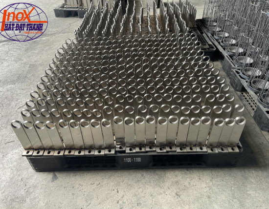 Sản phẩm chan tru lan can chong va inox 304 1763719298.jpg — Inox Phát Đạt Thanh - Công Ty TNHH Sản Xuất Thương Mại Dịch Vụ Phát Đạt Thanh — MST 3701670657
