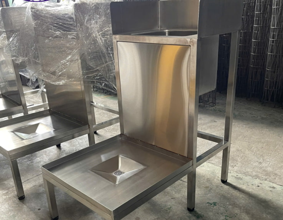 Sản phẩm ke inox de binh nong lanh 1763104774.jpg — Inox Phát Đạt Thanh - Công Ty TNHH Sản Xuất Thương Mại Dịch Vụ Phát Đạt Thanh — MST 3701670657