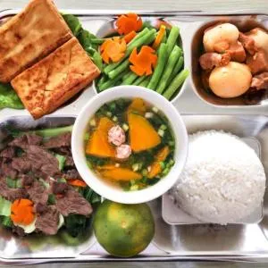 Sản phẩm suat an cong nghiep la gi43f7fc65e7954723a9c6f46589227f231024x1024 983x800 1752657321 — Suất Ăn Công Nghiệp Hoàng Anh Tú - Công Ty TNHH Một Thành Viên Hoàng Anh Tú — MST 3702359412