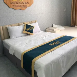 Sản phẩm tam trang tri giuong khach san 1 2 300x300 — Công Ty TNHH CVP Cường Vinh Phát — MST 3702431764
