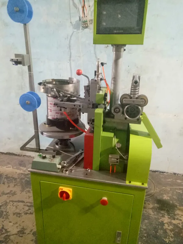 Sản phẩm xuong san xuat day khoa keo Le Gia (4) — Công Ty TNHH Sản Xuất Thương Mại Dây Kéo Lê Gia — MST 3702477631