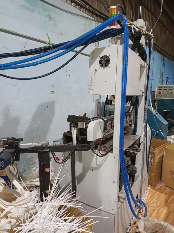 Sản phẩm z3753938722840_5b4441c858e68b558c436b8e945b94ec — Công Ty TNHH Sản Xuất Thương Mại Dây Kéo Lê Gia — MST 3702477631