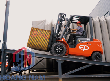 Sản phẩm a2 1759913924.jpg — Xe Nâng Hoàng Nam - Công Ty TNHH Một Thành Viên Xe Nâng Hoàng Nam — MST 3702563626