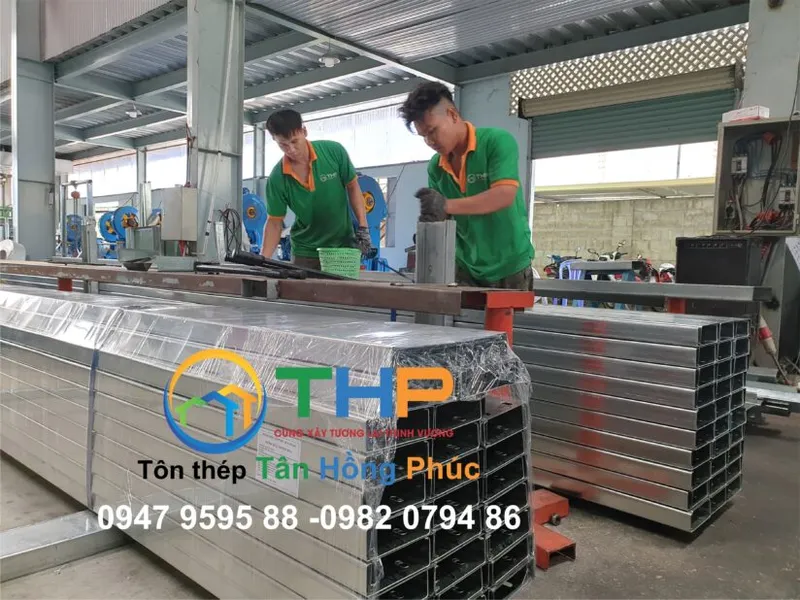 Sản phẩm xa go khung keo nha xuong 824x618 — Tôn Thép Tân Hồng Phúc - Công Ty TNHH Vật Liệu Xây Dựng Tôn Thép Tân Hồng Phúc — MST 3702574875