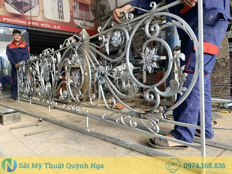 Sản phẩm Lan can biet thu dep Quynh nga(3) — Công Ty TNHH Vận Tải Và An Toàn Đường Bộ Quỳnh Nga — MST 3702727779
