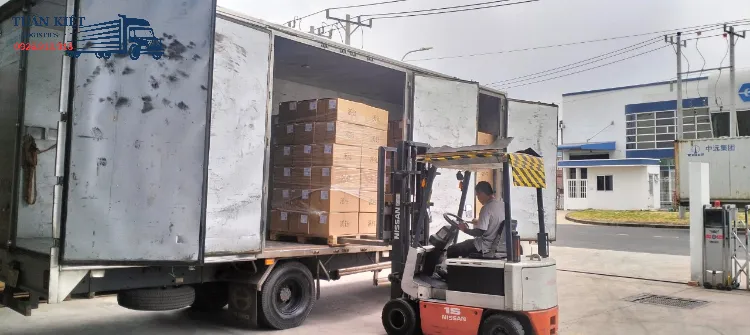 Sản phẩm xe tai cho hang di an binh duong — Công Ty TNHH Giao Nhận Vận Tải Tuấn Kiệt — MST 3702787908