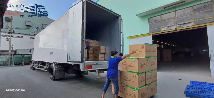 Sản phẩm xe tai cho hang thuan an binh duong — Công Ty TNHH Giao Nhận Vận Tải Tuấn Kiệt — MST 3702787908
