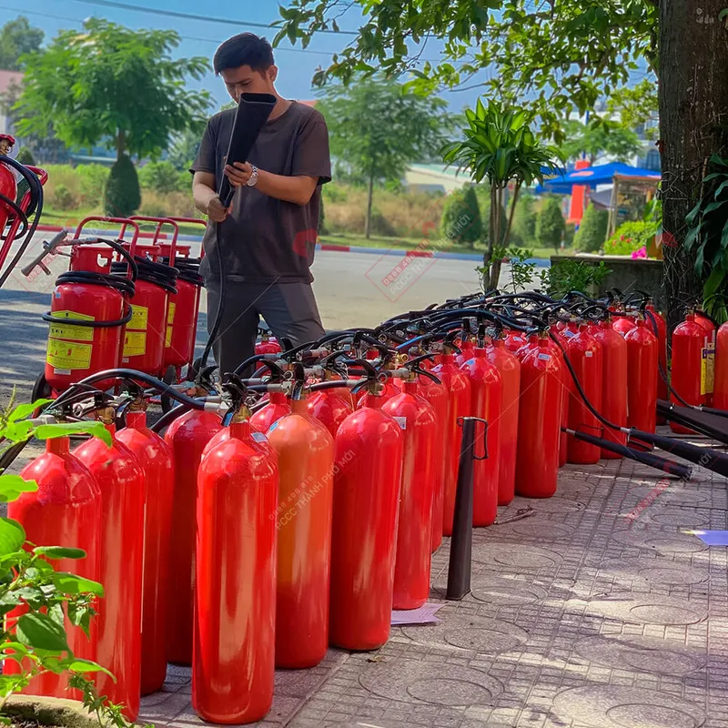 Sản phẩm binh chua chay binh duong 4 — Công Ty Cổ Phần Thương Mại Và Dịch Vụ Thành Phố Mới - Chi Nhánh Lâm Đồng — MST 3702929574
