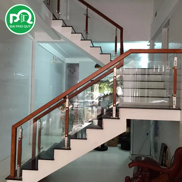 Sản phẩm cau thang kinh — Công Ty TNHH Nhôm Kính Đại Phú Quý — MST 3702992544