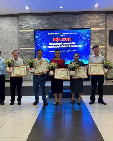 Sản phẩm htx nhan bang khen cua lien minh htx ve phong trao thi dua san xuat nam 2024 1769996818.jpg — Mật Ong Thảo Trinh - Hợp Tác Xã Ong Mật Thảo Trinh — MST 3703167618