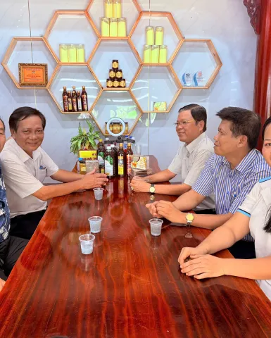 Sản phẩm mat ong rung 8 1778301081.jpg — Mật Ong Thảo Trinh - Hợp Tác Xã Ong Mật Thảo Trinh — MST 3703167618