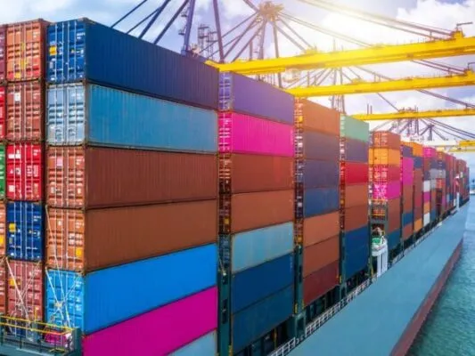 Sản phẩm Xep container len tau​ 1 533x400 — Hitech Container - Công Ty TNHH Thương Mại Dịch Vụ Hitech Container — MST 3703178232