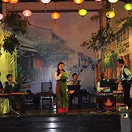 Sản phẩm dem_hoi_pho_co_2 — Công Ty Cổ Phần Du Lịch - Dịch Vụ Hội An — MST 4000102418
