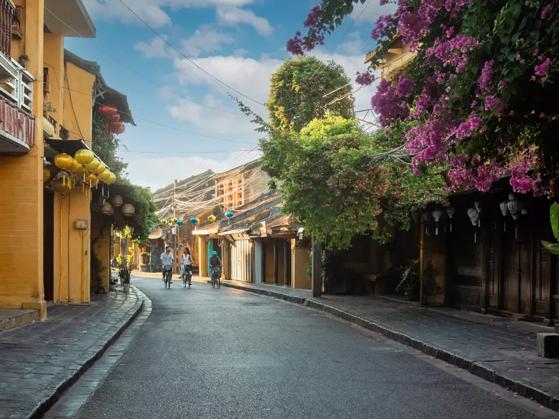 Sản phẩm Daily shuttle bus — Công Ty TNHH Khu Du Lịch Vinacapital Hoi An — MST 4000455981