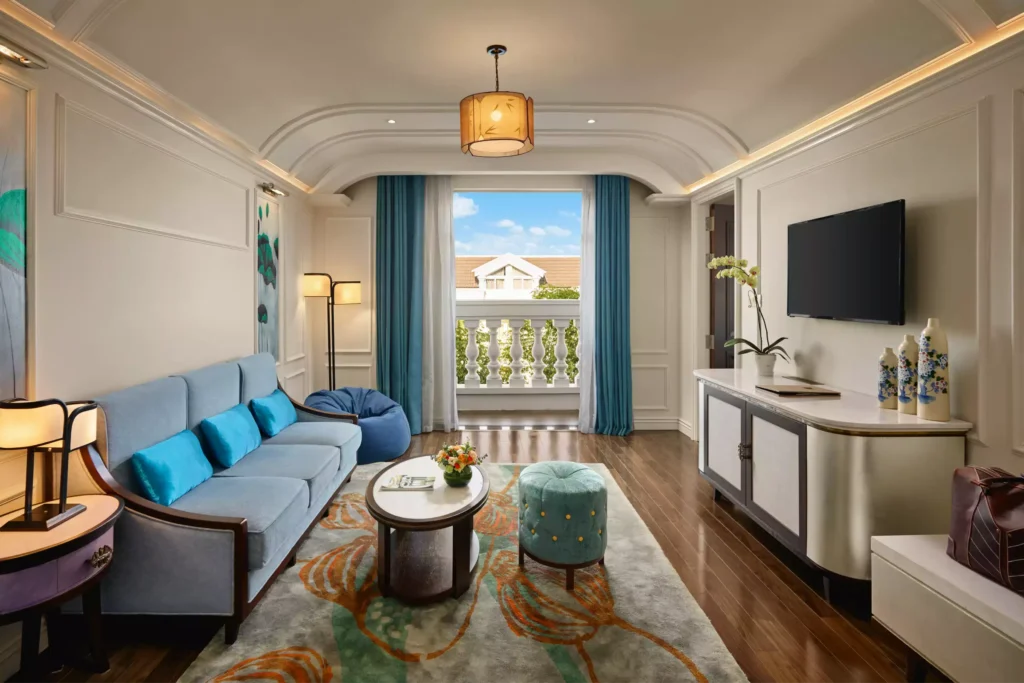 Sản phẩm Deluxe Suites Wakaku_01 1024x683 — Công Ty Cổ Phần Tập Đoàn Royal Capital — MST 4000490016