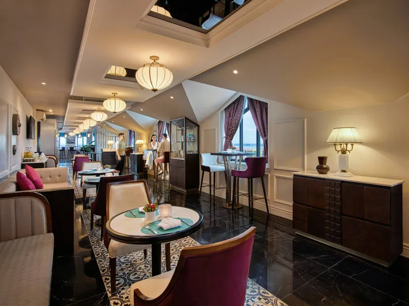 Sản phẩm Executive Lounge_1 — Công Ty Cổ Phần Tập Đoàn Royal Capital — MST 4000490016