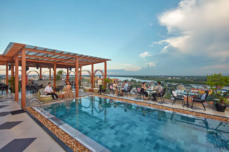 Sản phẩm ROOFTOP BAR_19597 — Công Ty Cổ Phần Tập Đoàn Royal Capital — MST 4000490016