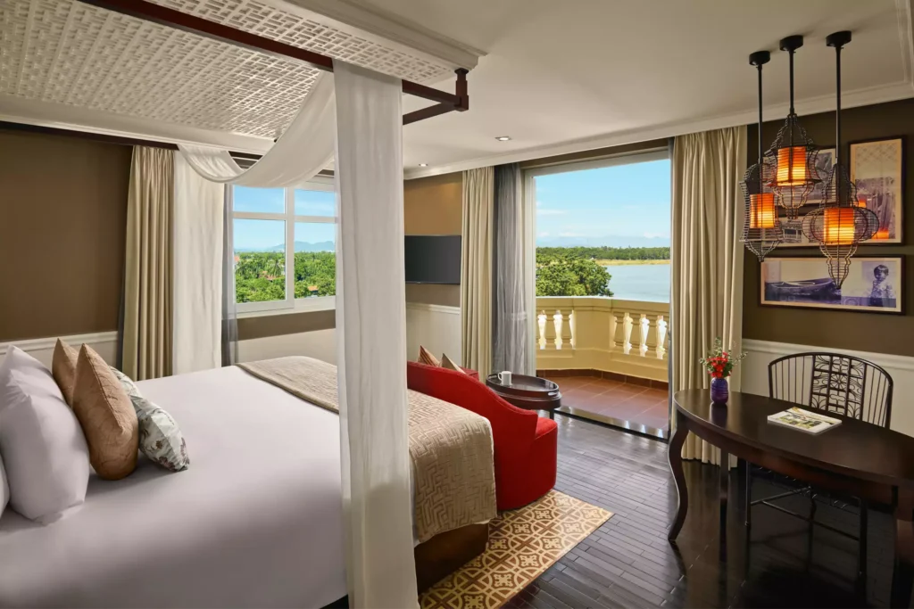 Sản phẩm Royal Deluxe Sotaro_01 1024x683 — Công Ty Cổ Phần Tập Đoàn Royal Capital — MST 4000490016