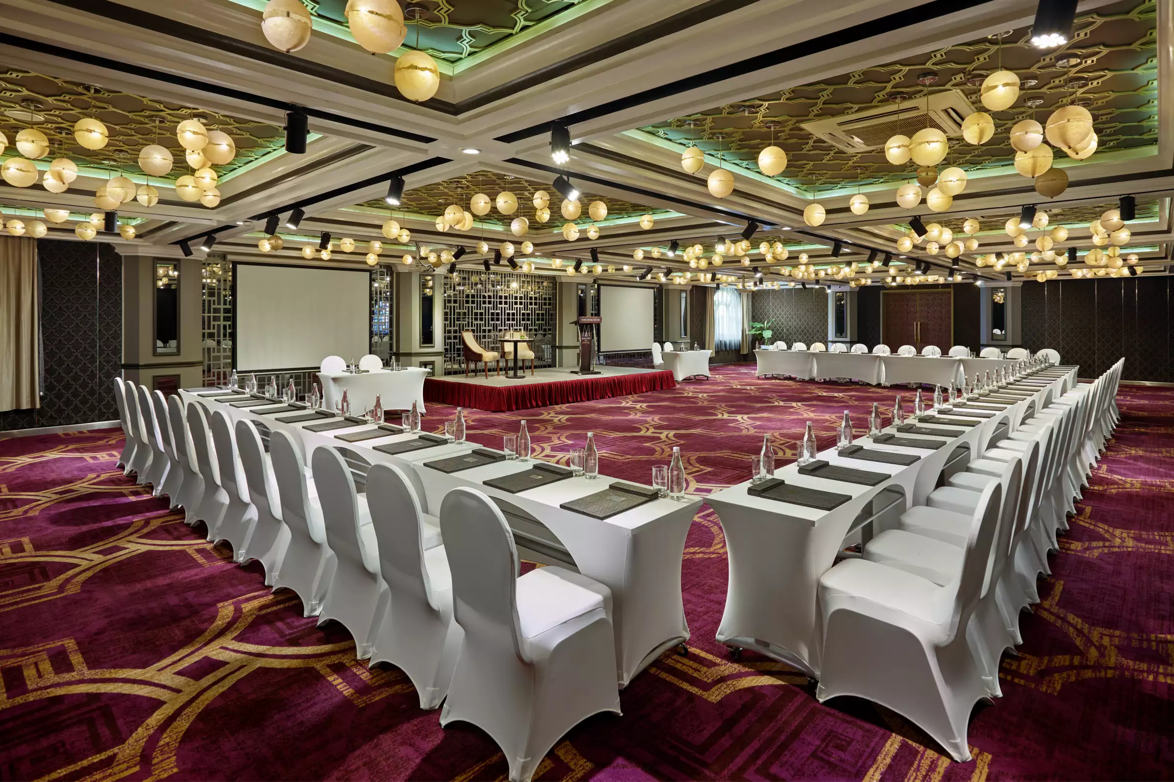 Sản phẩm Thu Bon Ballroom_U Shape_02 — Công Ty Cổ Phần Tập Đoàn Royal Capital — MST 4000490016