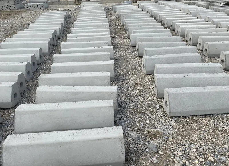 Sản phẩm bo via be tong 23x26x100 tam an — Gạch Block Huỳnh Nguyên - Công Ty TNHH Vật Liệu Xây Dựng Huỳnh Nguyên — MST 4000819036