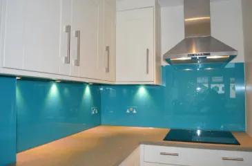 Sản phẩm 1544030002 Kinh op bep mau xanh nuoc bien — Vách Ngăn Tín Thành - Công Ty TNHH Sản Xuất Và Thương Mại Tín Thành — MST 4101034820