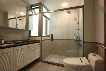 Sản phẩm 1554030306 Thi cong vach tam kinh 180 do — Vách Ngăn Tín Thành - Công Ty TNHH Sản Xuất Và Thương Mại Tín Thành — MST 4101034820