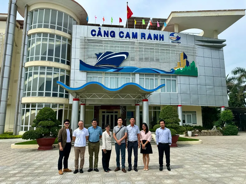 Sản phẩm Dai_dien_MOL_Drybulk_Nhat_Ban_den_tham_va_lam_viec_tai_Cang_Cam_Ranh — Cam Ranh Port - Công Ty CP Cảng Cam Ranh — MST 4200272350