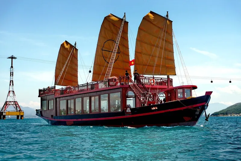 Sản phẩm 2 Emperor Cruise 1 — Công Ty TNHH MTV Nha Trang Tourist — MST 4201533100