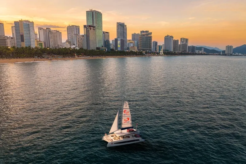 Sản phẩm du thuyen demo yatch ngam hoang hon vinh nha trang 3 — Công Ty TNHH MTV Nha Trang Tourist — MST 4201533100