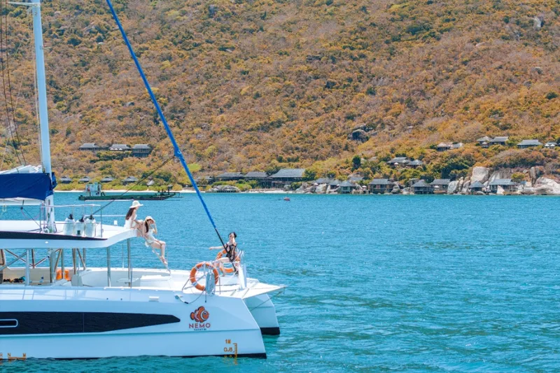 Sản phẩm tour du thuyen nemo yatch ban ngay 1 — Công Ty TNHH MTV Nha Trang Tourist — MST 4201533100