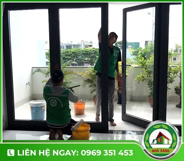 Sản phẩm danh bong kinh cong ty — Vệ Sinh Nhà Xanh - Công Ty TNHH Dịch Vụ Vệ Sinh Nhà Xanh — MST 4300740108